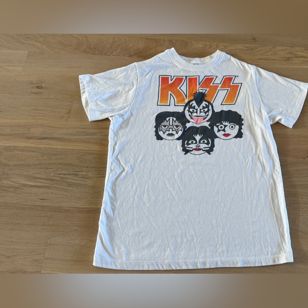 Kiss cartoon graphic white tshirt size medium